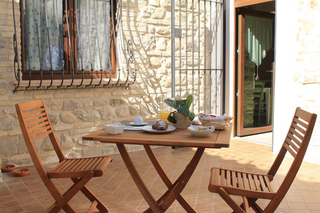 Bed and Breakfast A Casa Nostra Residenza Di Charme Candela Exterior foto
